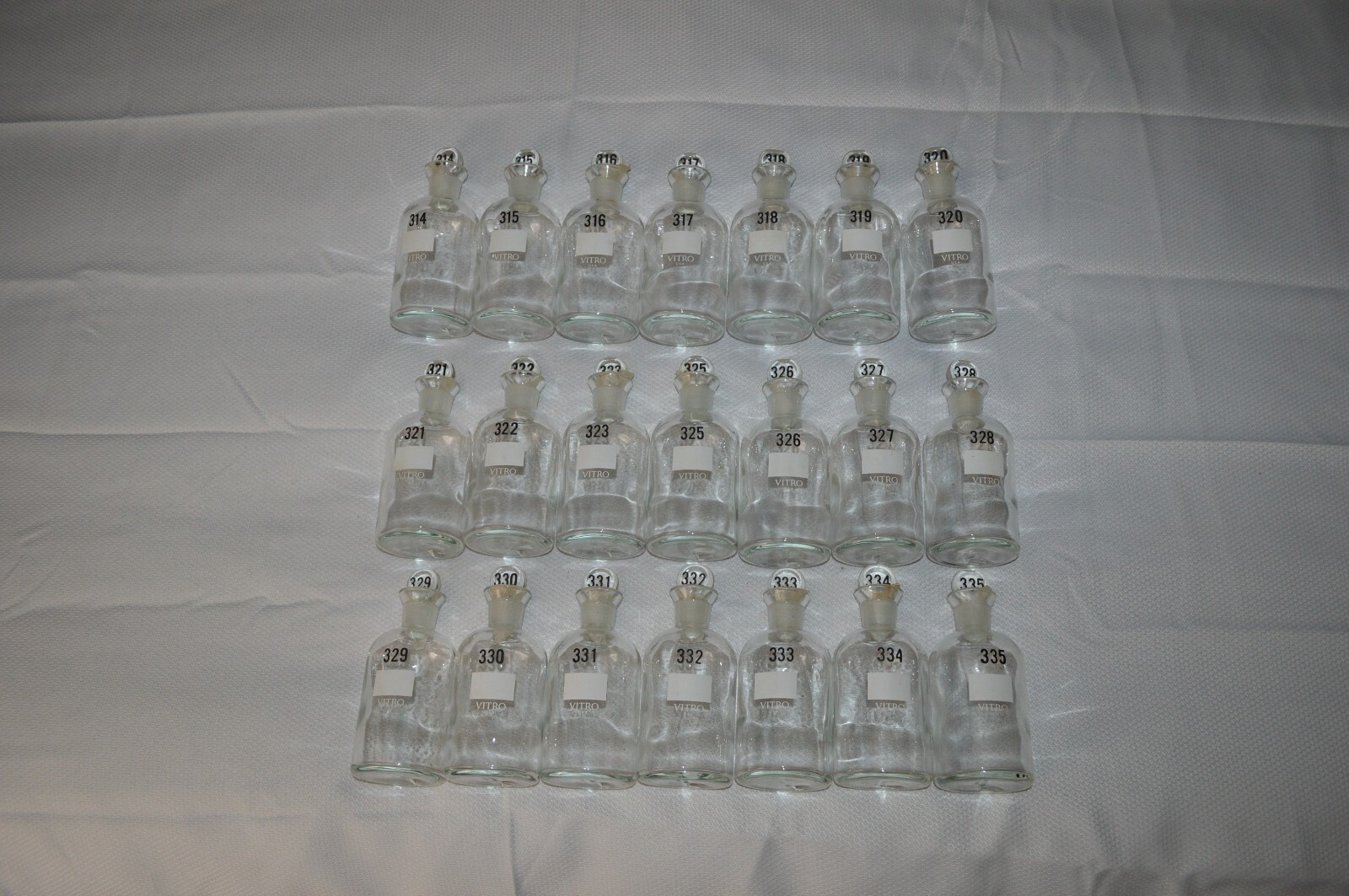 WHEATON ~ VITRO ~ U.S.A. ~ GLASS LABS BOTTLES ~ LABORATORY ~ PHARMACEUTICAL ~NEW
