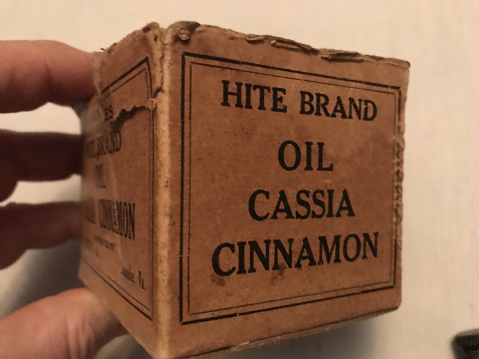 6 Original Vintage HITE BRAND Oil Cassia Cinnamon Full Bottles In Original Box