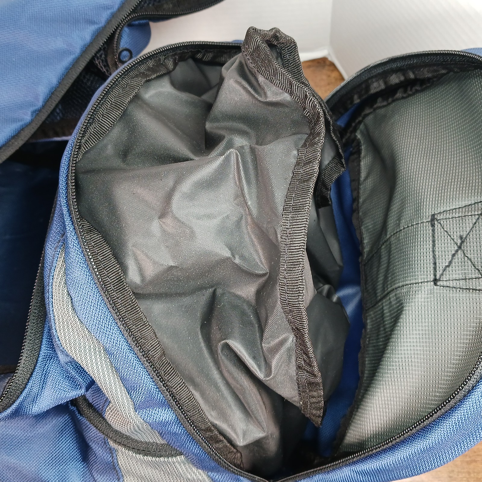Vintage Lands End Johnson + Johnson Pharma Promotional Duffle Bag Blue Gray