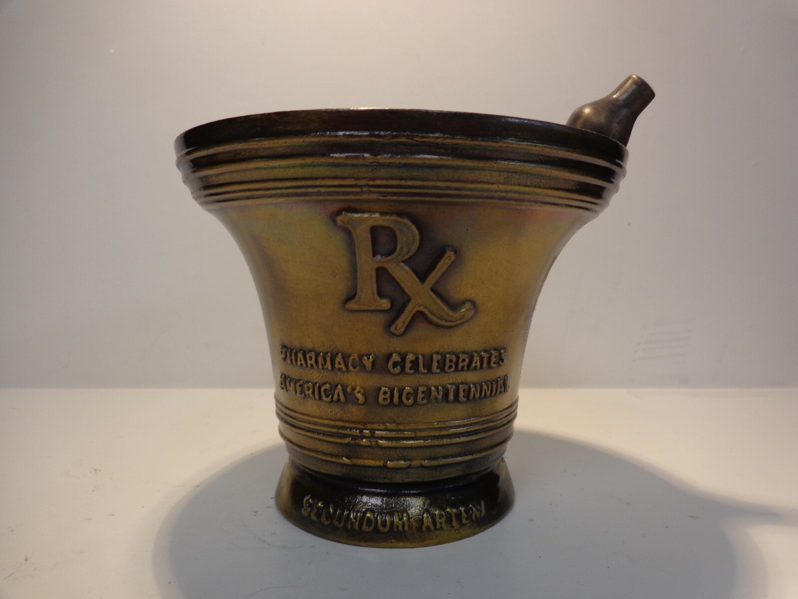 RARE VTG ’76 BICENTENNIAL Solid Brass MORTER & PESTLE~Apothecary~Secundum Artem!