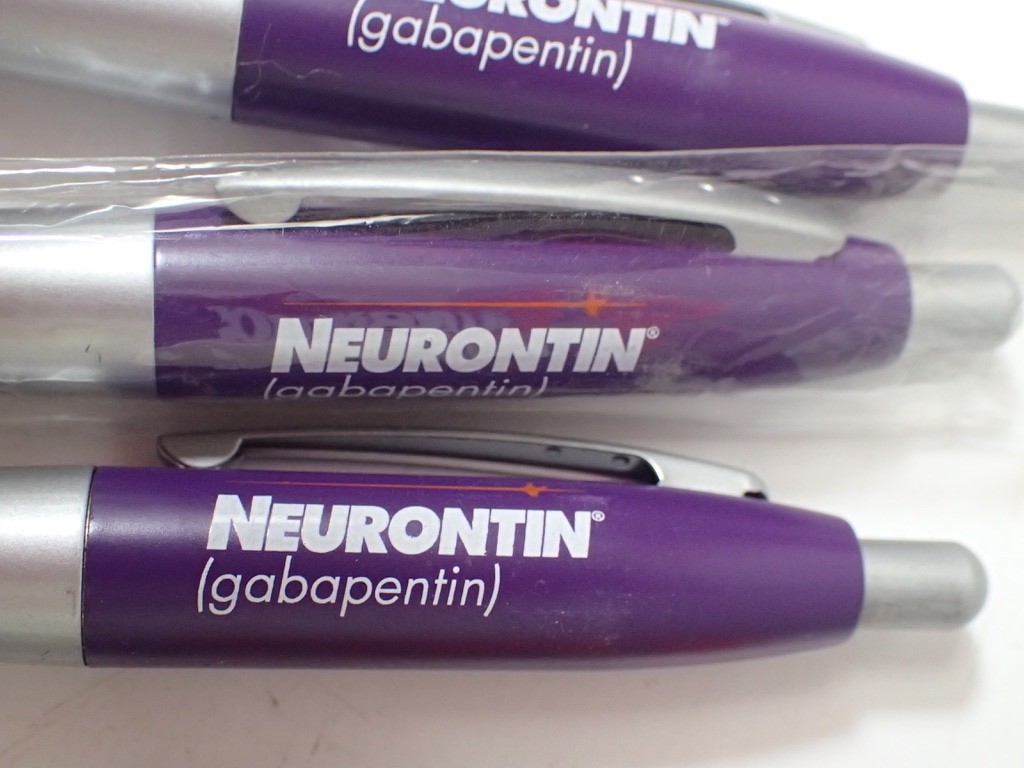 (18) High-End Pharmaceutical & More Advertising Pens Plastic & Metal Some Lights