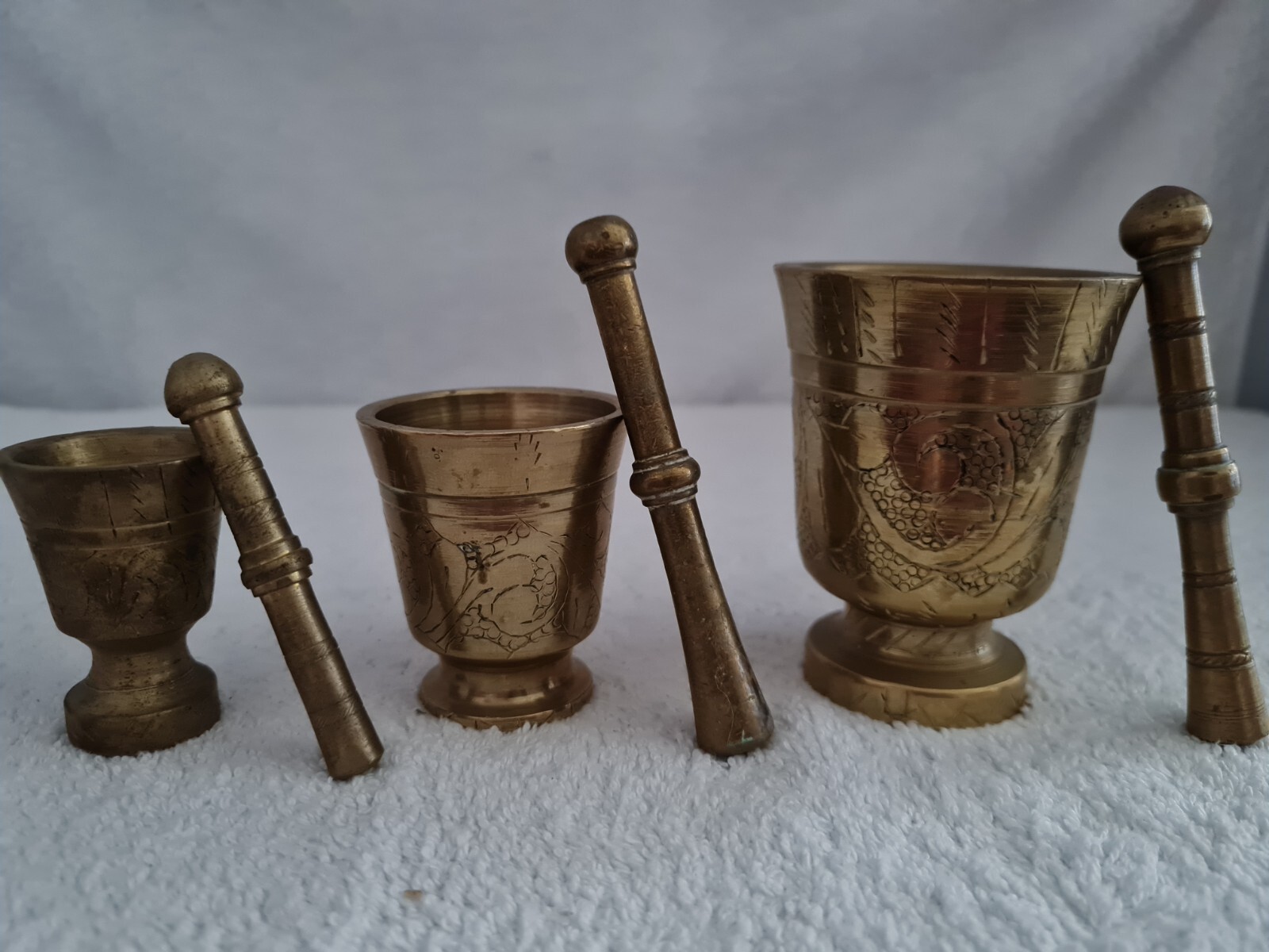SET OF 3 ANTIQUE SOLID BRASS APOTHECARY MORTAR & PESTLE /DRUGGIST TOOL
