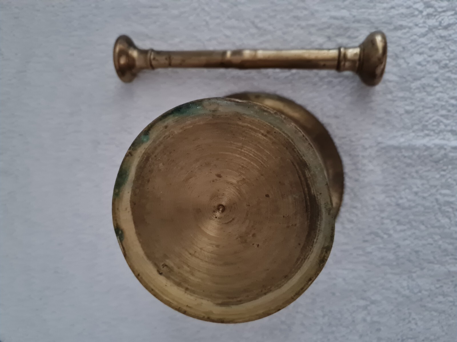 19TH CENTURY HEAVY SOLID BRASS APOTHECARY FOOTED MORTAR & PESTLE /DRUGGIST TOOL