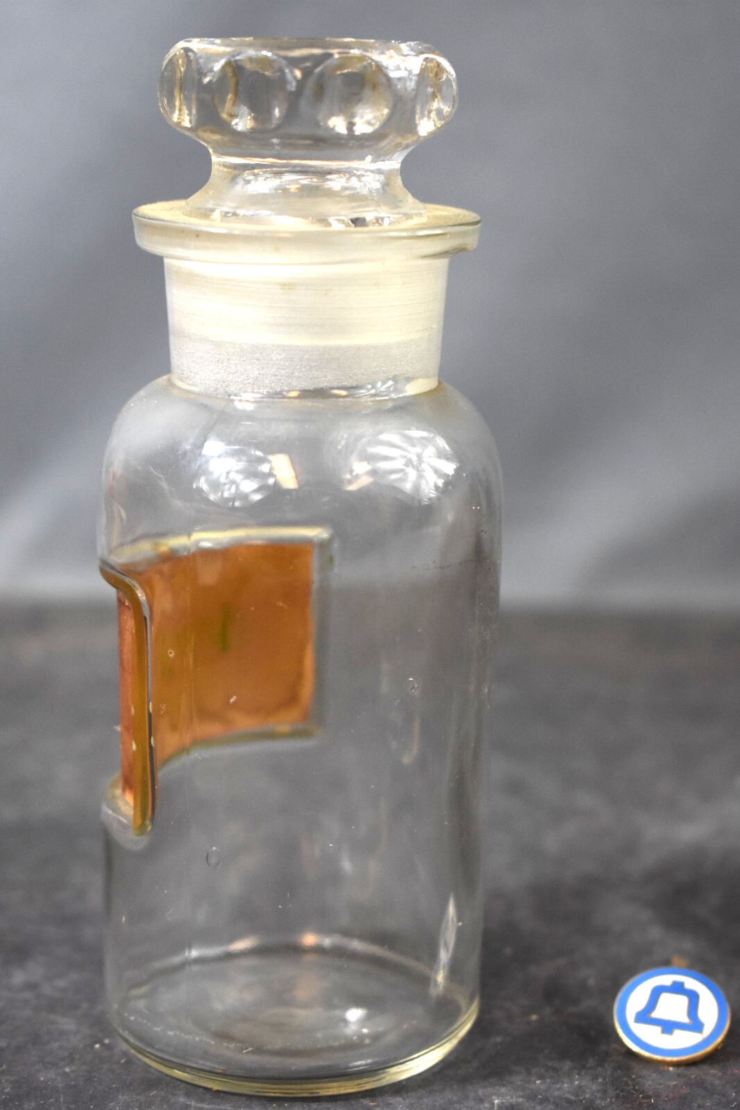 Antq Early 1900’s Glass Apothecary Bottle w/ Stopper. 5 1/2″ T