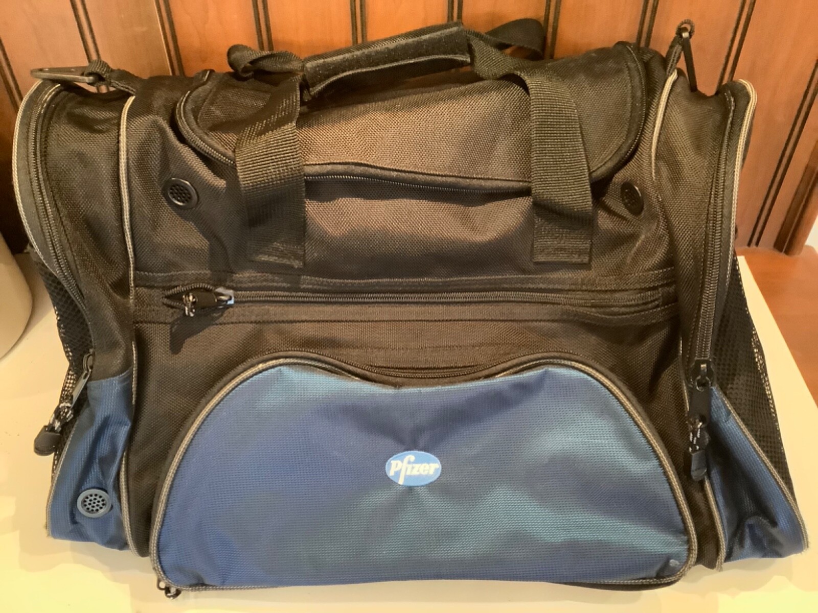 Vintage Pfizer Employee Only Gym Duffel Bag 20x12x10”
