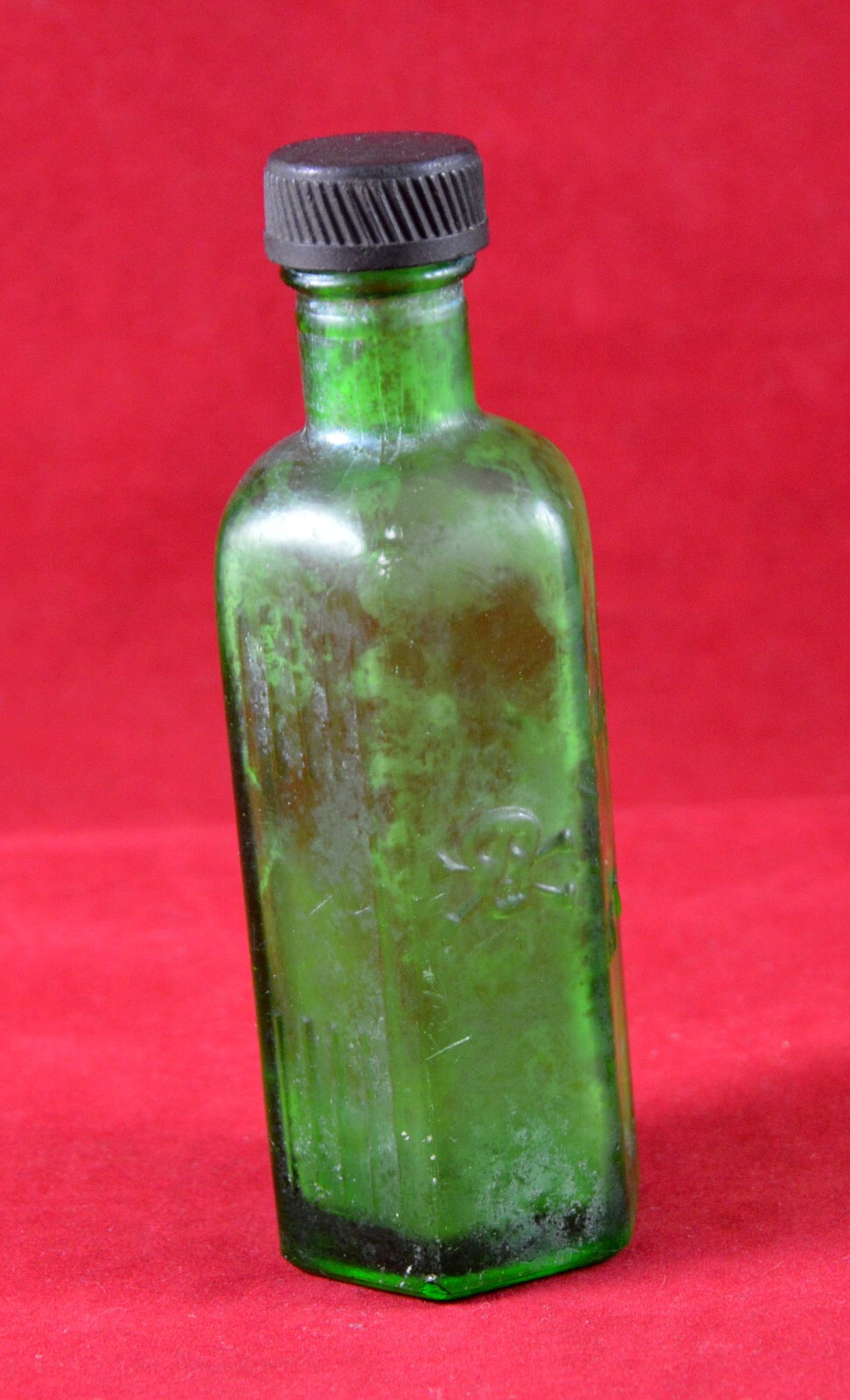 ANTIQUE OLD POISON GERMAN BOTTLE GREEN GLASS DEATH HEAD SKULL CROSSBONES Rare