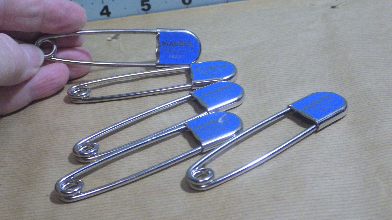 5 MANDOL Large safety Key bag Pins Vintage 1980s Antibiotic Pharmaceutical promo