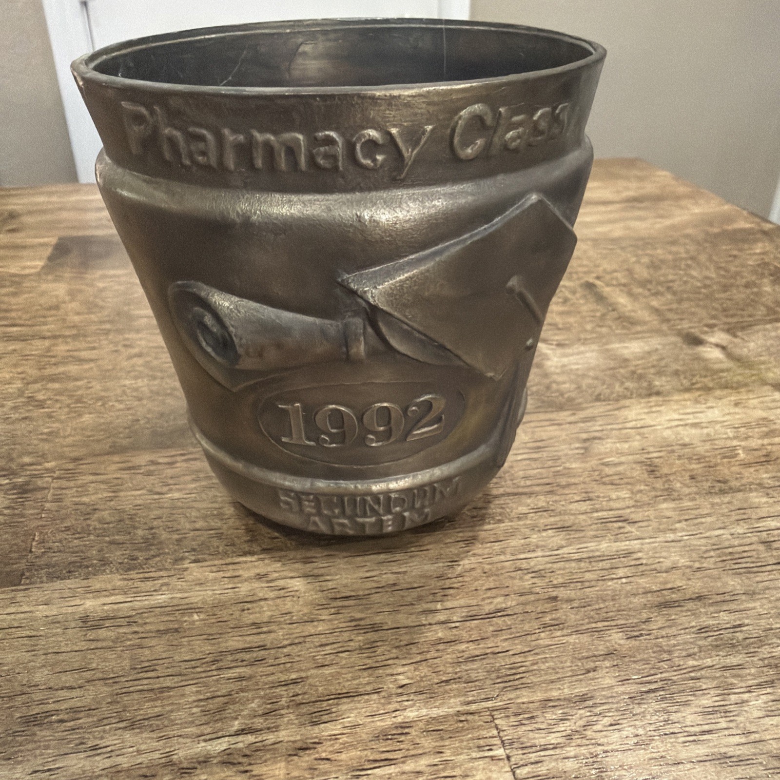 1992 PHARMACY CLASS MORTAR AND PESTLE SECUNDUM ARTEM SCHERING-PLOUGH METAL GRAD