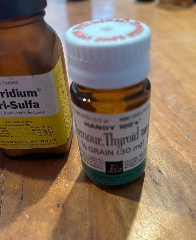 4 glass medicine bottles, Thyroid, Iodin ration, Pyridium Tri-Sulfa, Toryn Syrup