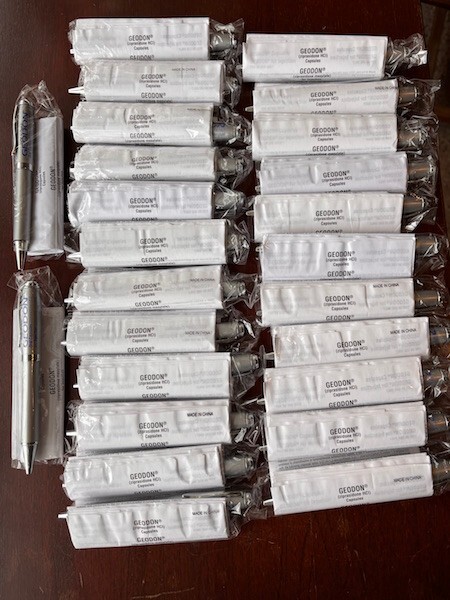 RARE LOT 25 VINTAGE “GEODON” PFIZER SILVER METAL DRUG PROMOTIONAL PENS W/INSERT