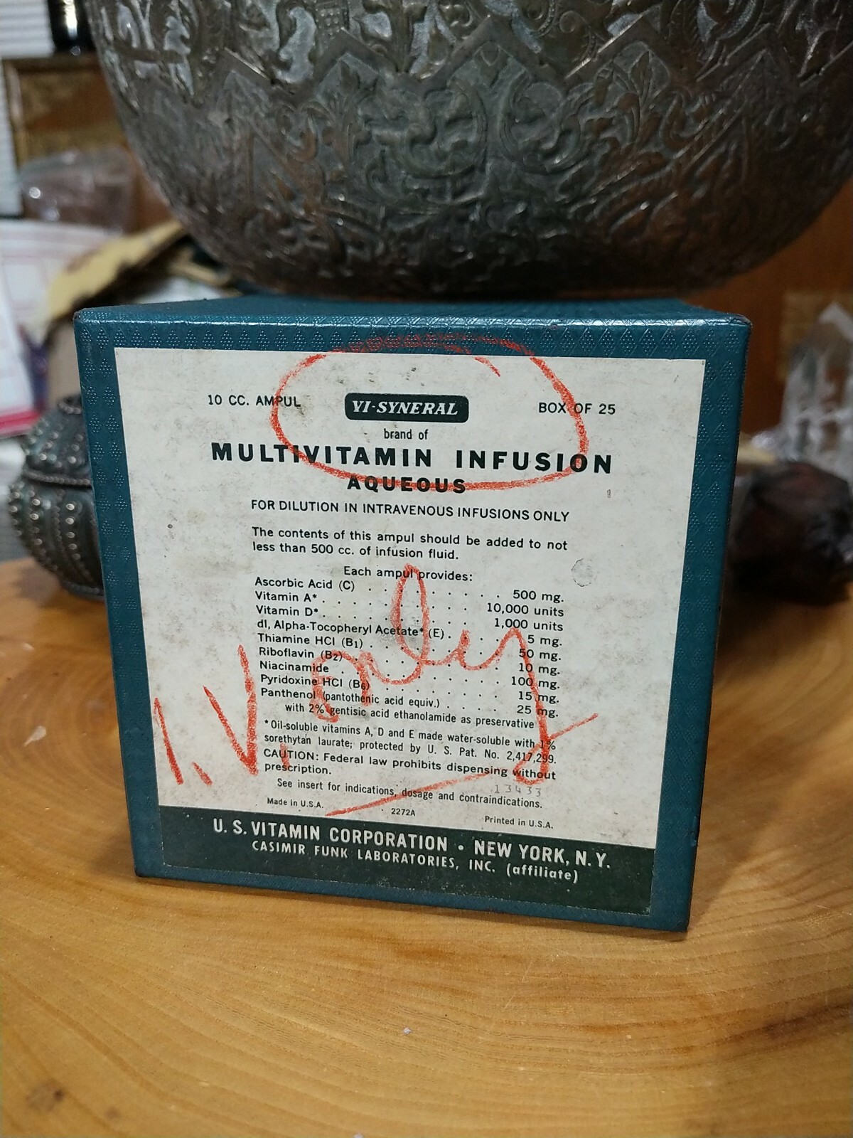 Vintage vi-Syneral multivitamin infusion empty box. US vitamin corp. New York