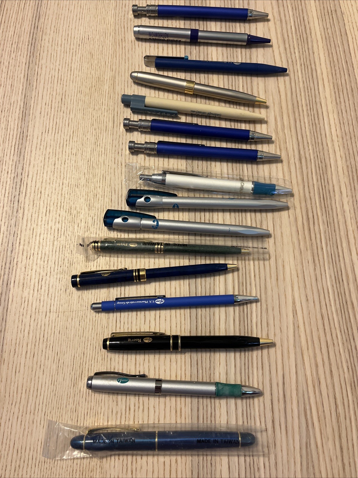 Pen Lot 17 Big Pharma VTG Drug Rep Pain Med Diabetes Zoloft Viagra Pfizer