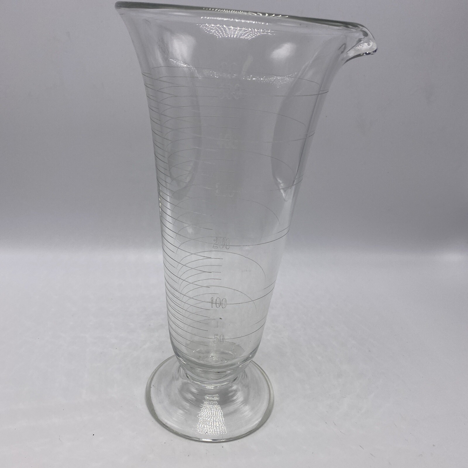 Barware Chemist Apothecary Fluted Glass Beaker Graduated 500cc 16 oz.Pour Spout