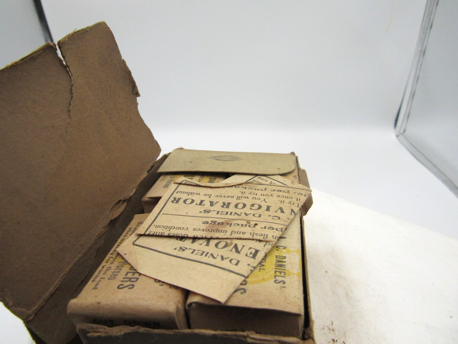 BW – 1900’s Dr AC Daniels Worm Powder Veterinary Horses Boston, Ma medicine box
