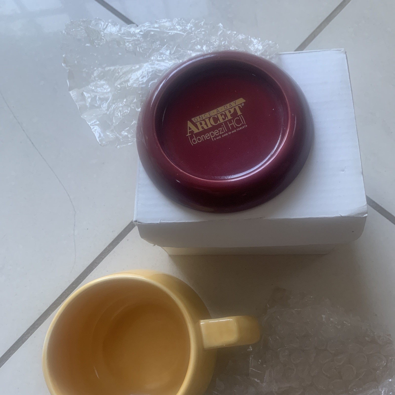 Aricept Unforgettable Pharmaceutical Drug Rep Medical Collectible Large Coffee