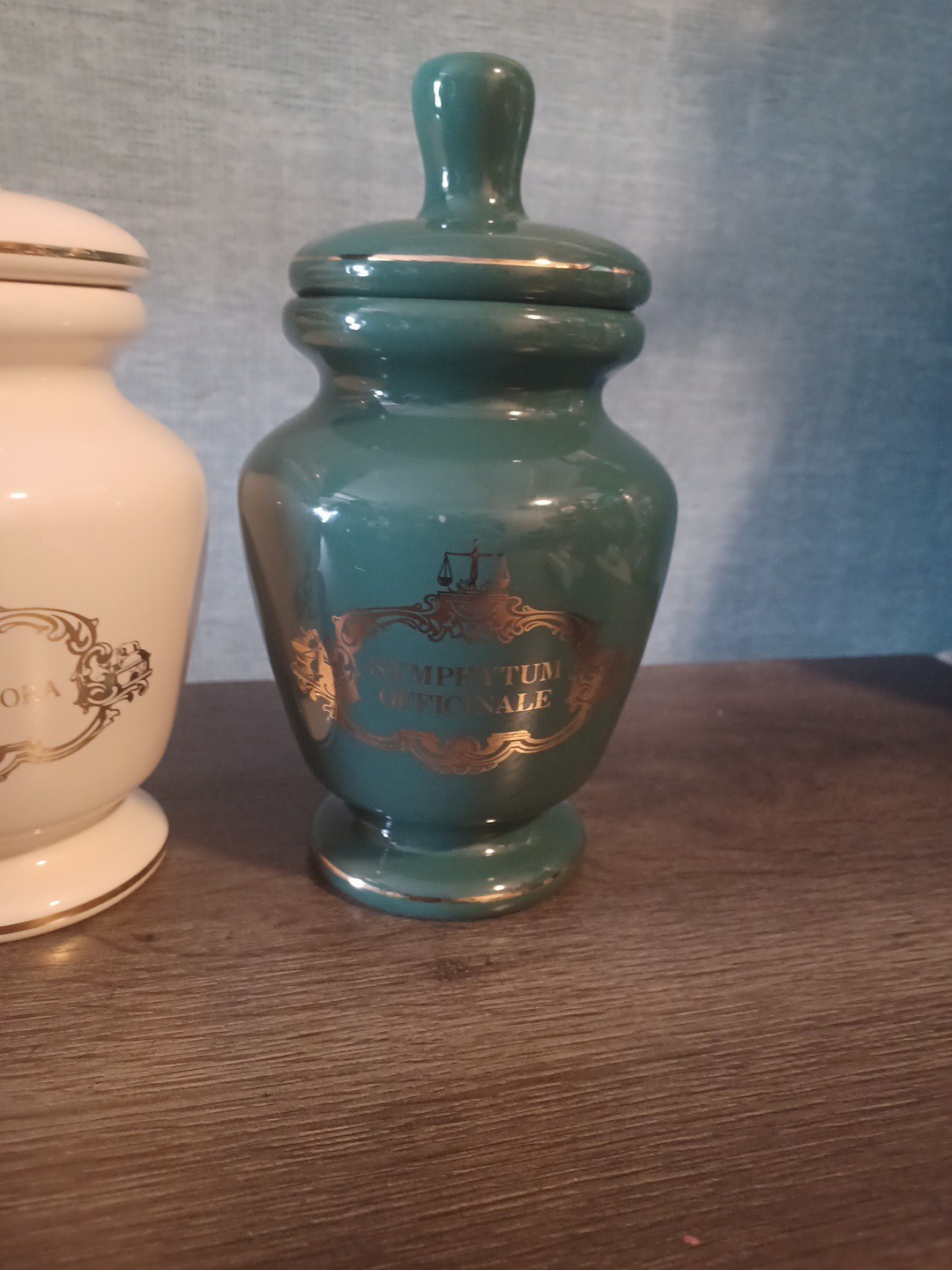 3 VTG Eli Lilly Ceramic Gold Trim Apothecary Jar-Symphytum Officinale
