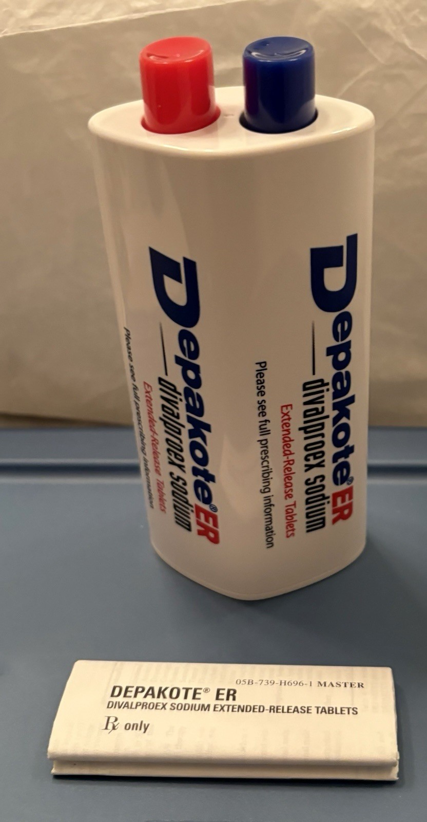 VTG DEPAKOTE ER PAPERWEIGHT HOLDS # 2 MARKERS included PHARMA REP LOGO NEW
