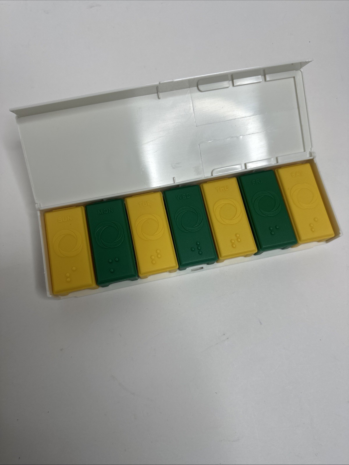 Rozerem Pharma Drug Rep Promo Items – Exam Pen Light (2) Container & Pill Case