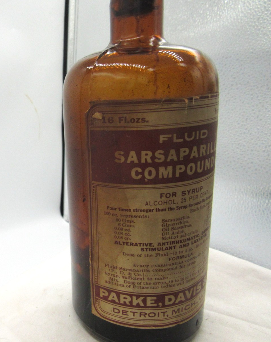 BW – 1910’s Parke, Davis & Co Detroit Mich Sarsaparilla Amber Medicine bottle