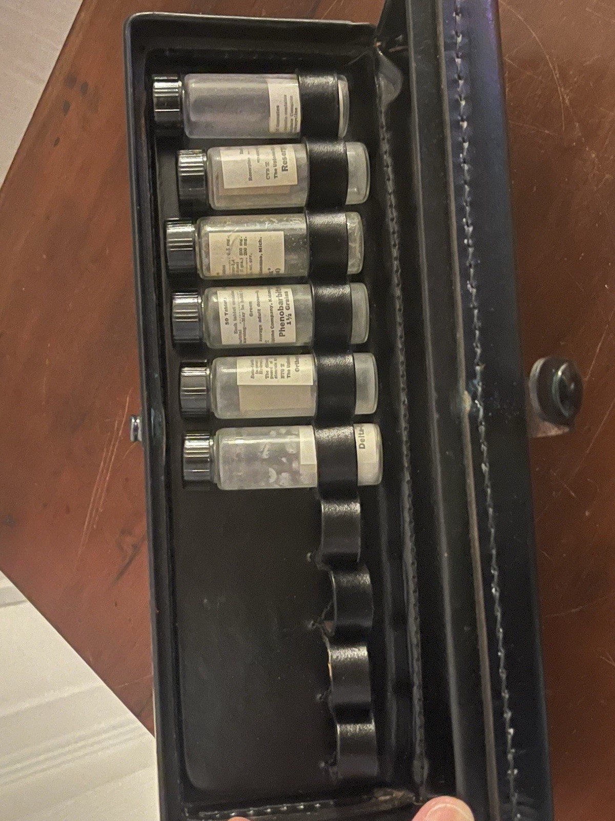 UPJOHN DRUG TRAVEL SAMPLE MEDICINE LEATHER CASE WITH 6 BOTTLES VINTAGE