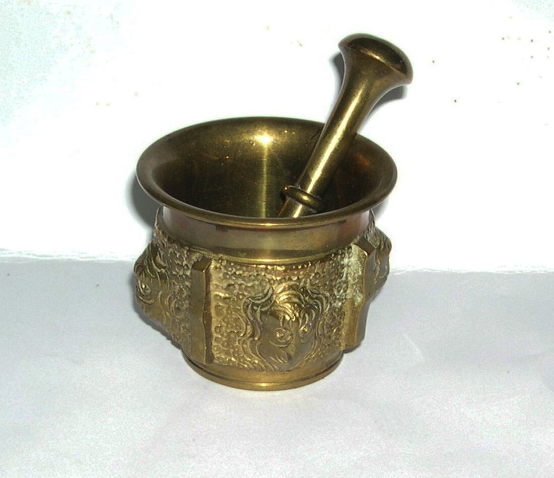 Vintage Decorative Brass /Bronze? Mortar & Pestle Five Lion Face Relief Design