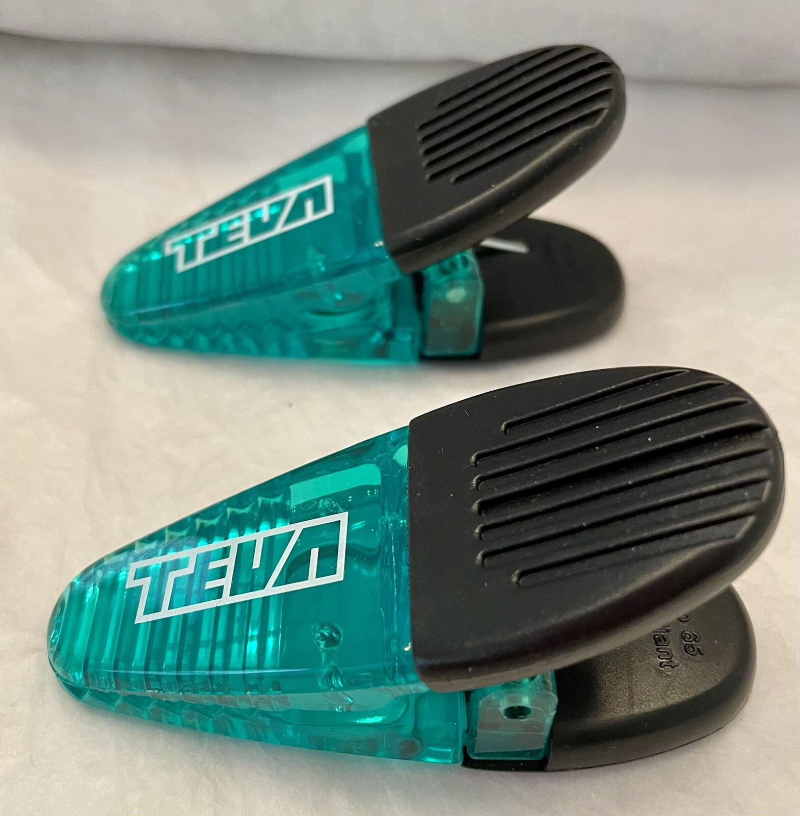 VTG LOT OF 2 TEVA GREEN CLIP MAGNETS MEDICAL PHARMA LOGO ADVERTISING NEW NOS
