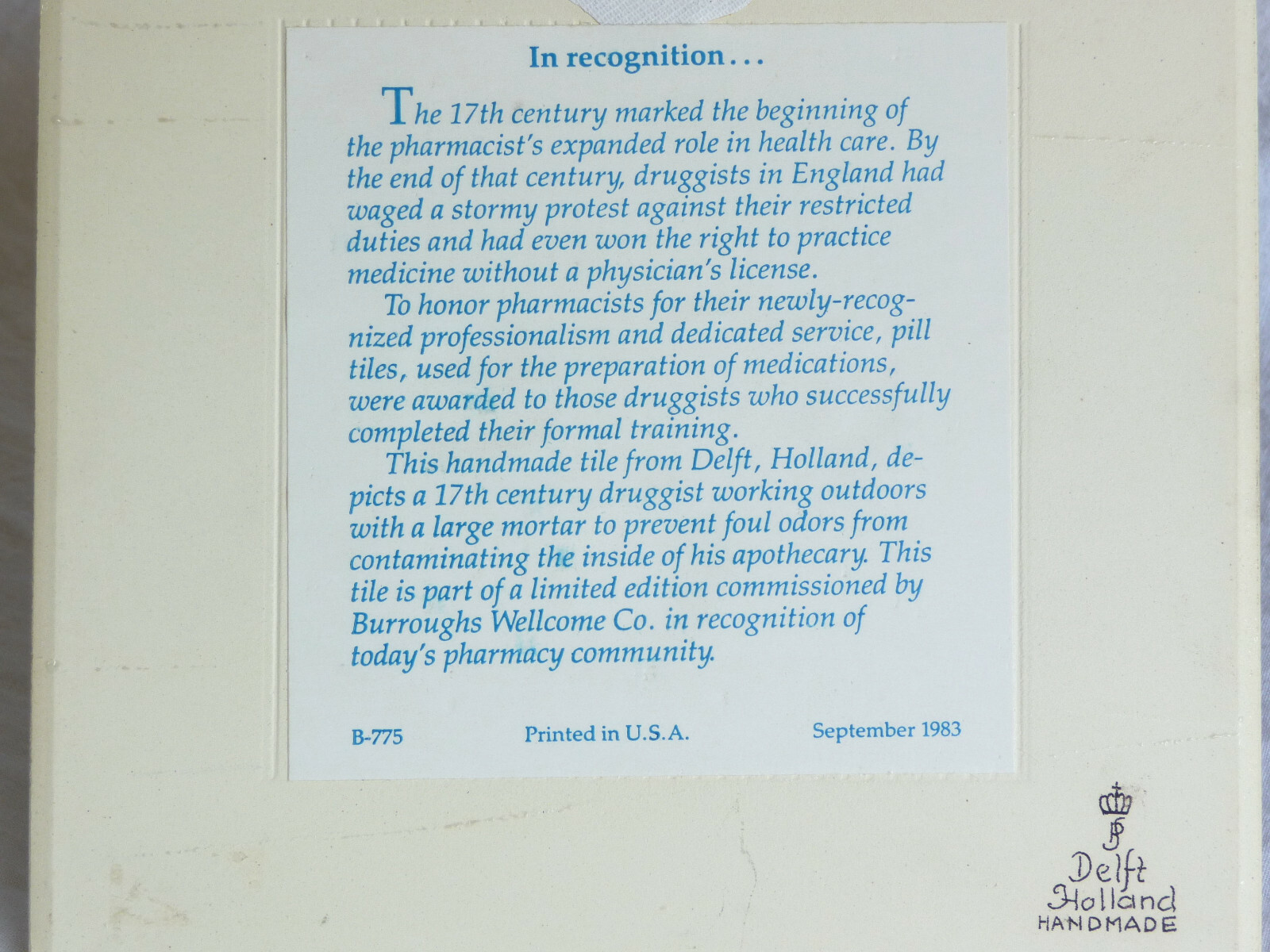 1983 BURROUGHS WELLCOME Pill Tile DRUGGIST WORKING OUTDOORS Delft Holland B-775