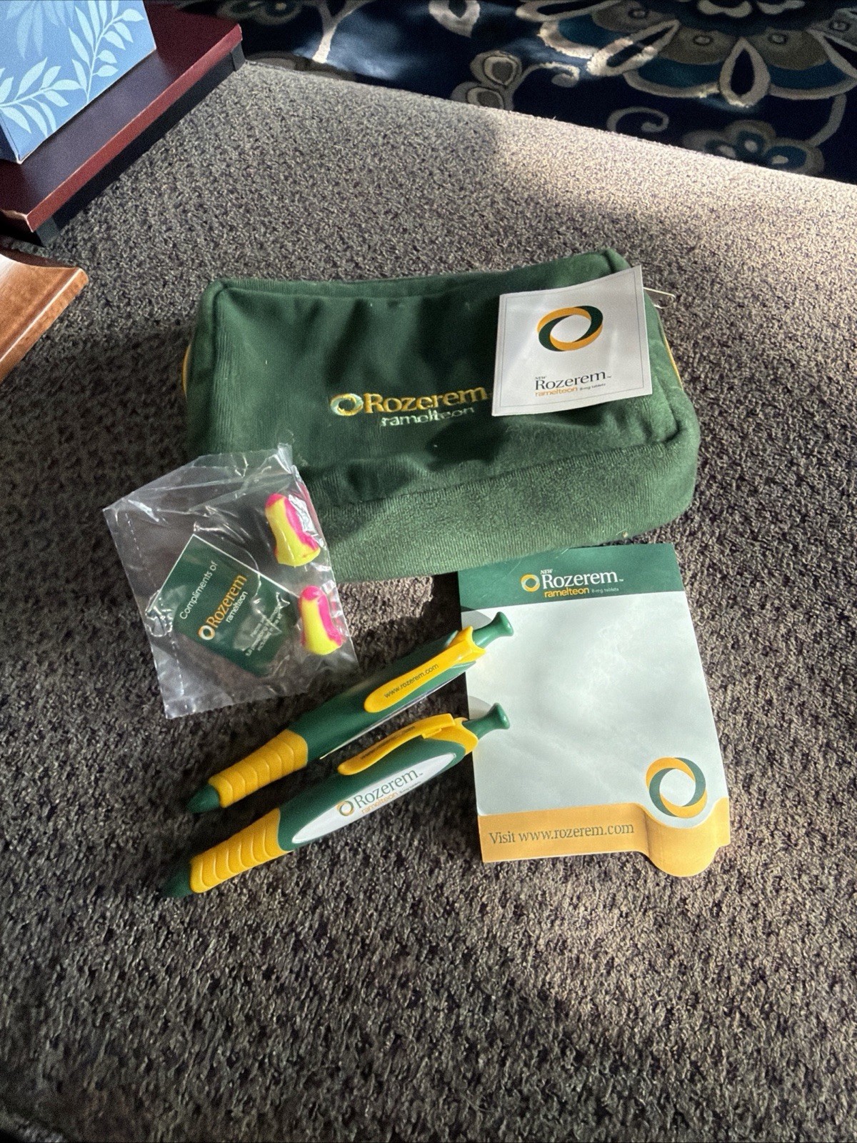 Rozerem Takeda Drug Rep VTG GREEN VELOUR Zipper Bag Earplugs 2 Pens Notes New