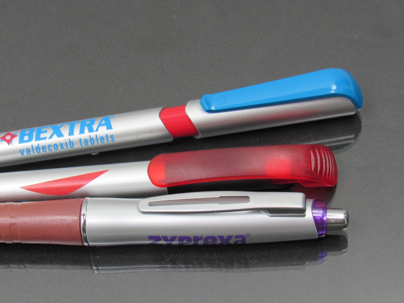 Lot 4 PENS Drug Rep Pharmaceutical Promo Bextra Caduet Zyprexa Zyrtec Carabiner