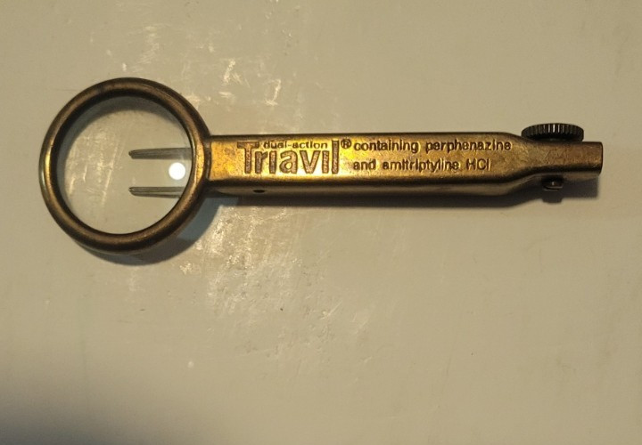TRIAVIL Advertising Magnifying glass Tweezer Pharmaceutical Promo