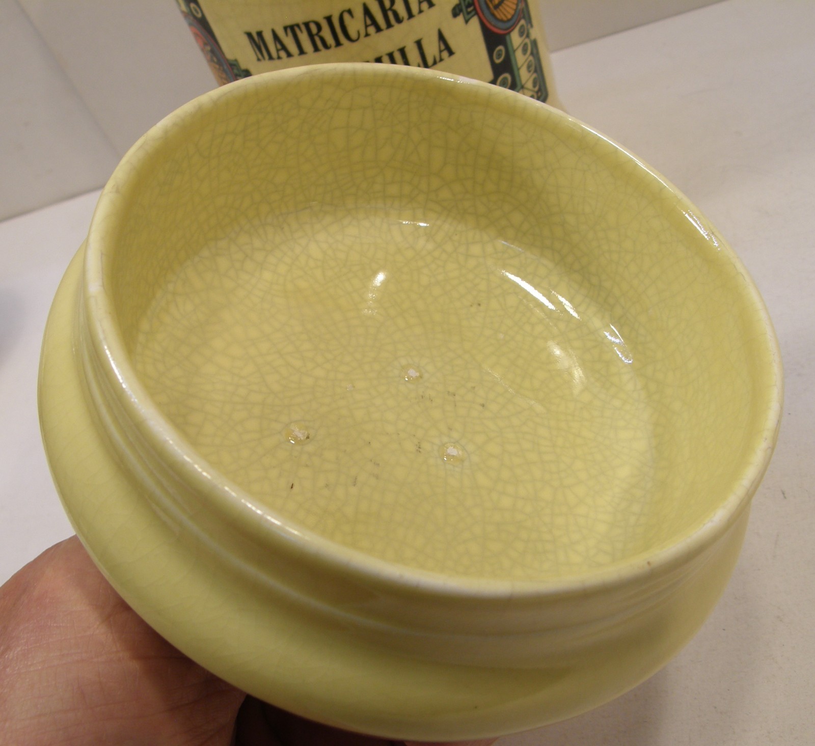 VINTAGE CERAMIC POTTERY APOTHECARY JAR W/LID MATRICARIA CHAMOMILLA PHARMACY