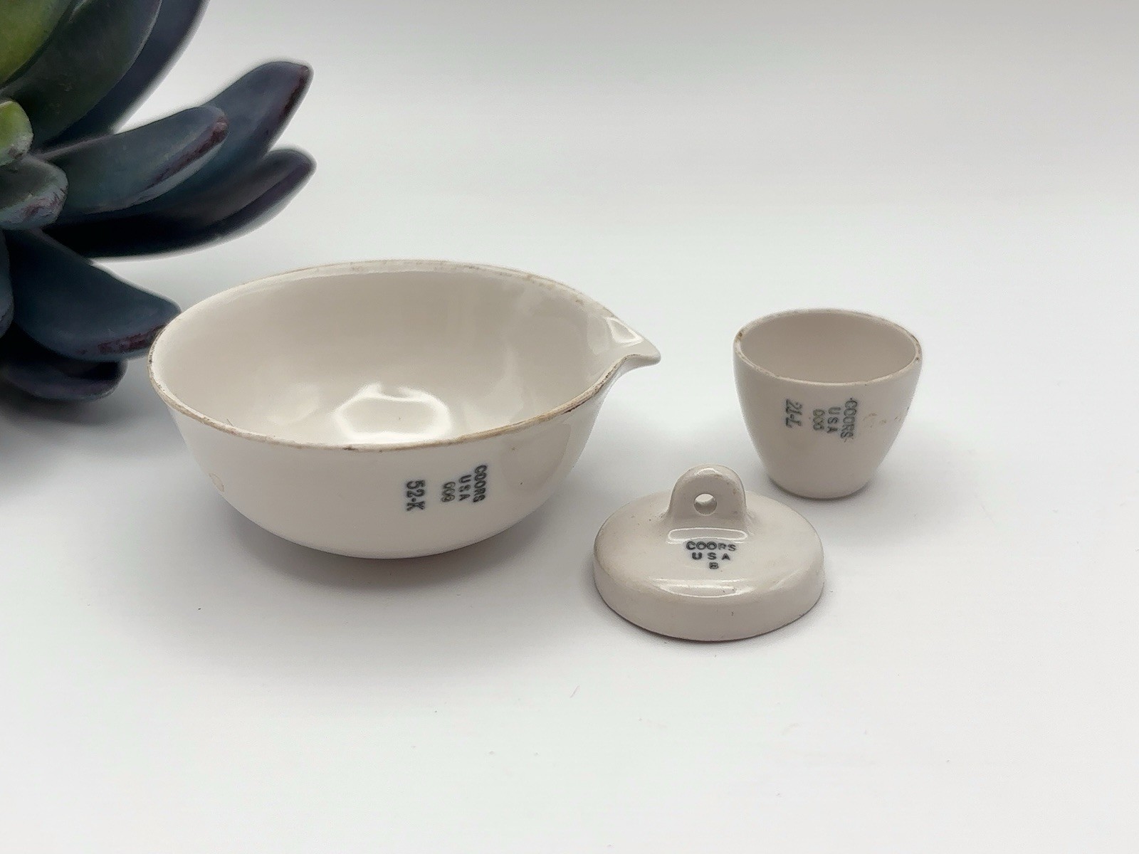 Vintage 3pc COORS USA Porcelain Apothecary Lab Pharmacy mini Cups Lid