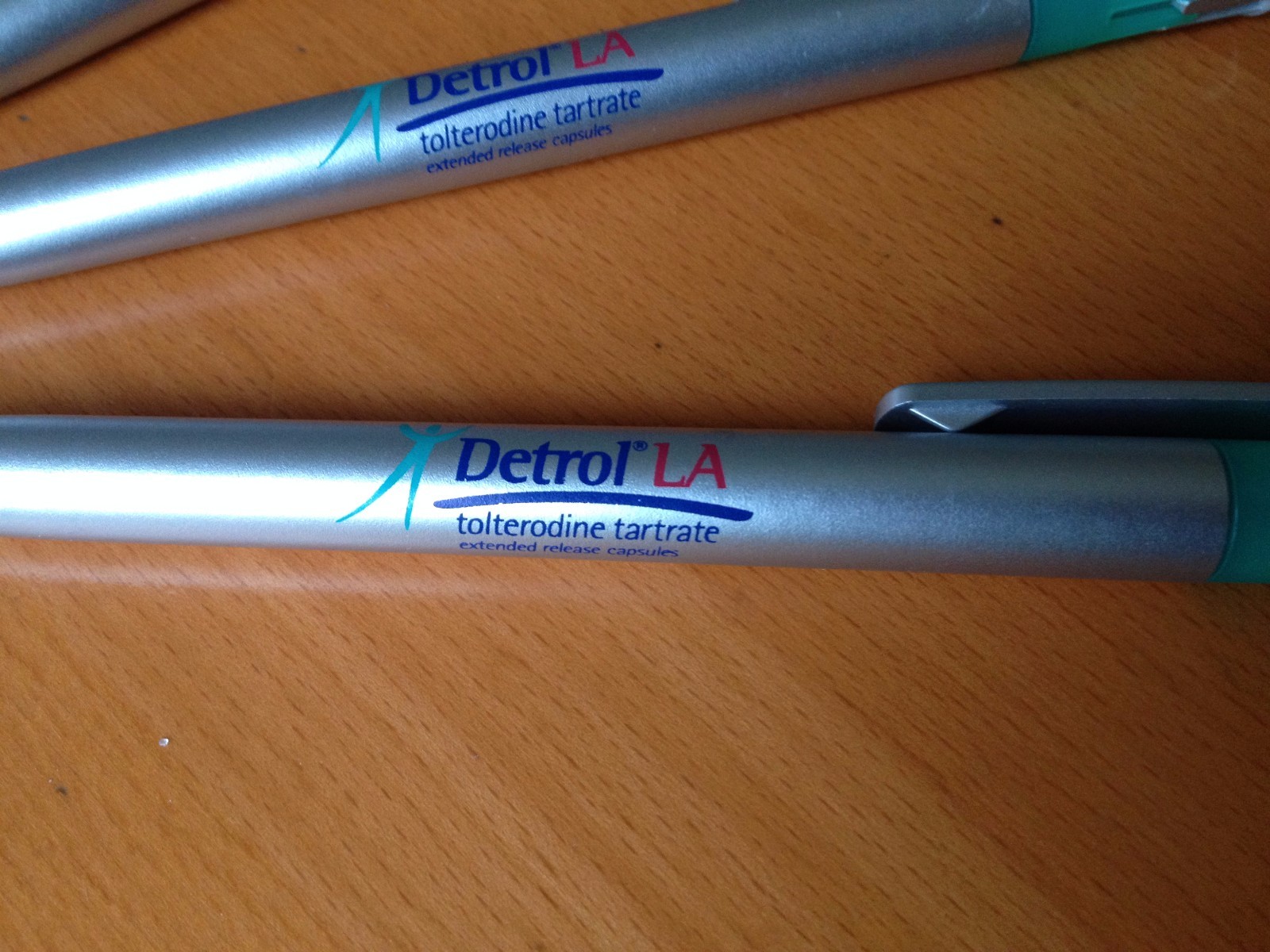 Lot of 25 Detrol LA SILVER/GREEN Drug Rep Ball Point Pen – SLEEK SMOOTH COOL