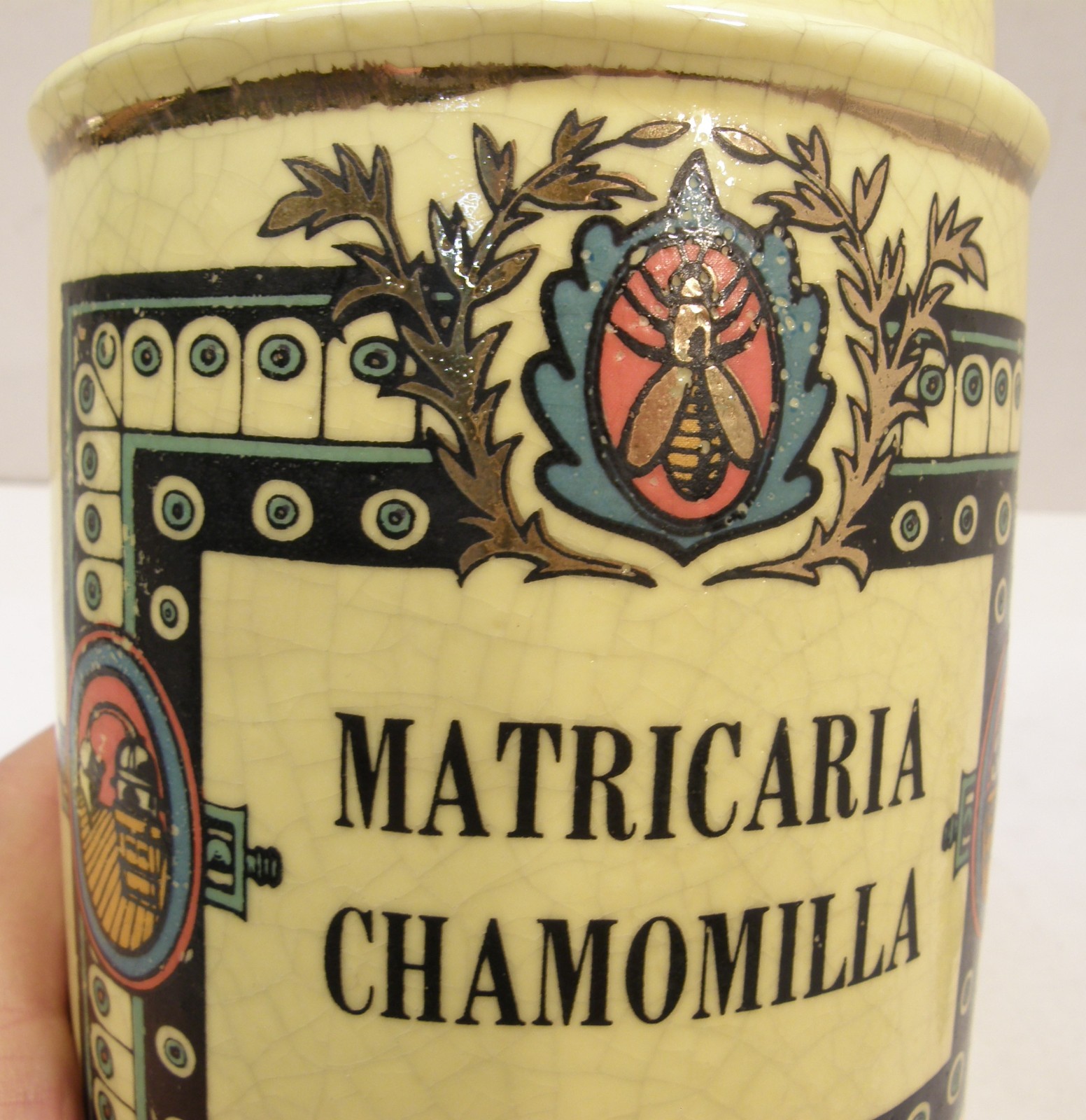 VINTAGE CERAMIC POTTERY APOTHECARY JAR W/LID MATRICARIA CHAMOMILLA PHARMACY