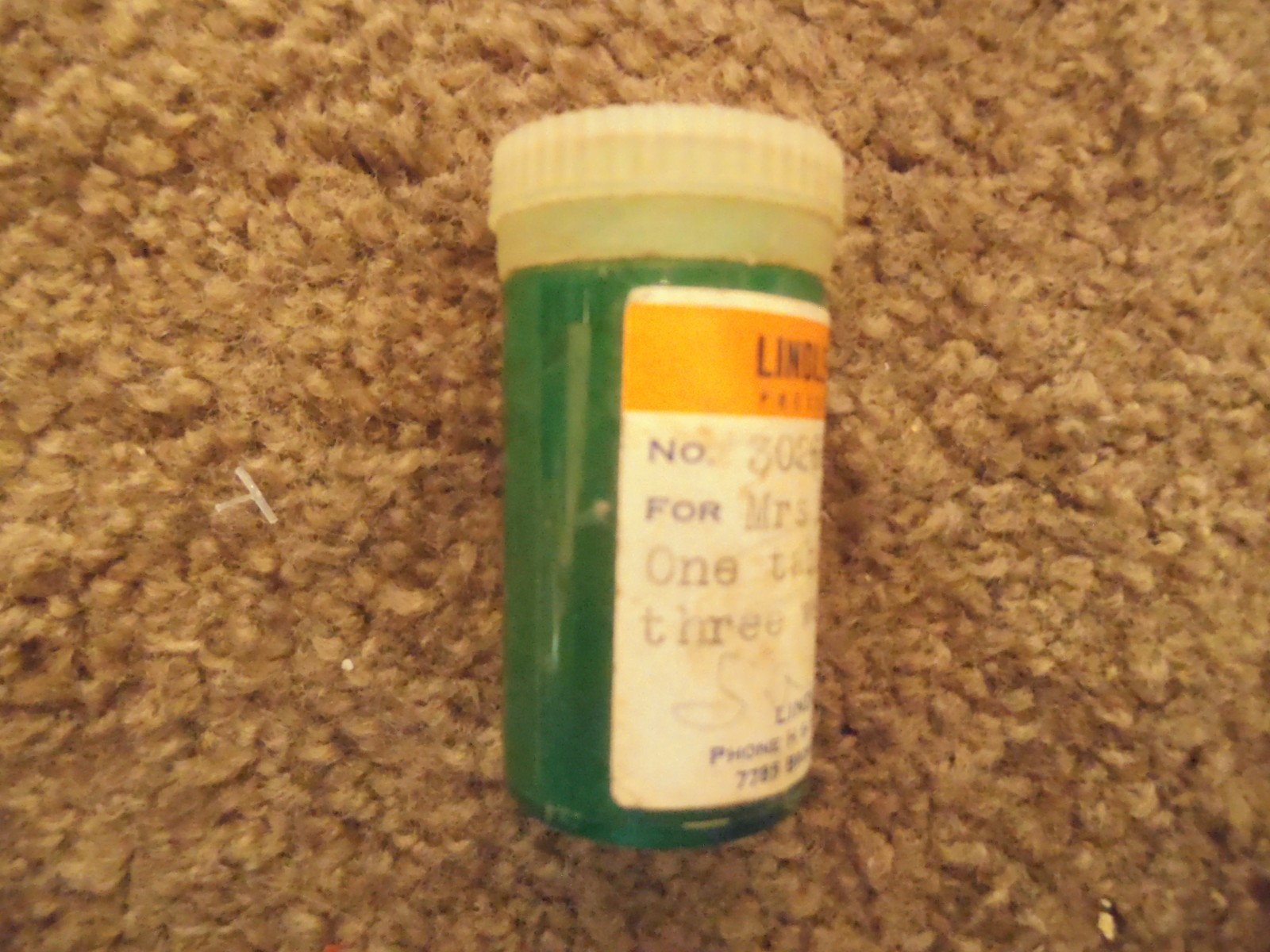 Vintage 1950 GREEN PLASTIC Prescription Pill BOTTLE -LEMON GROVE CALIF-LINDLEYS