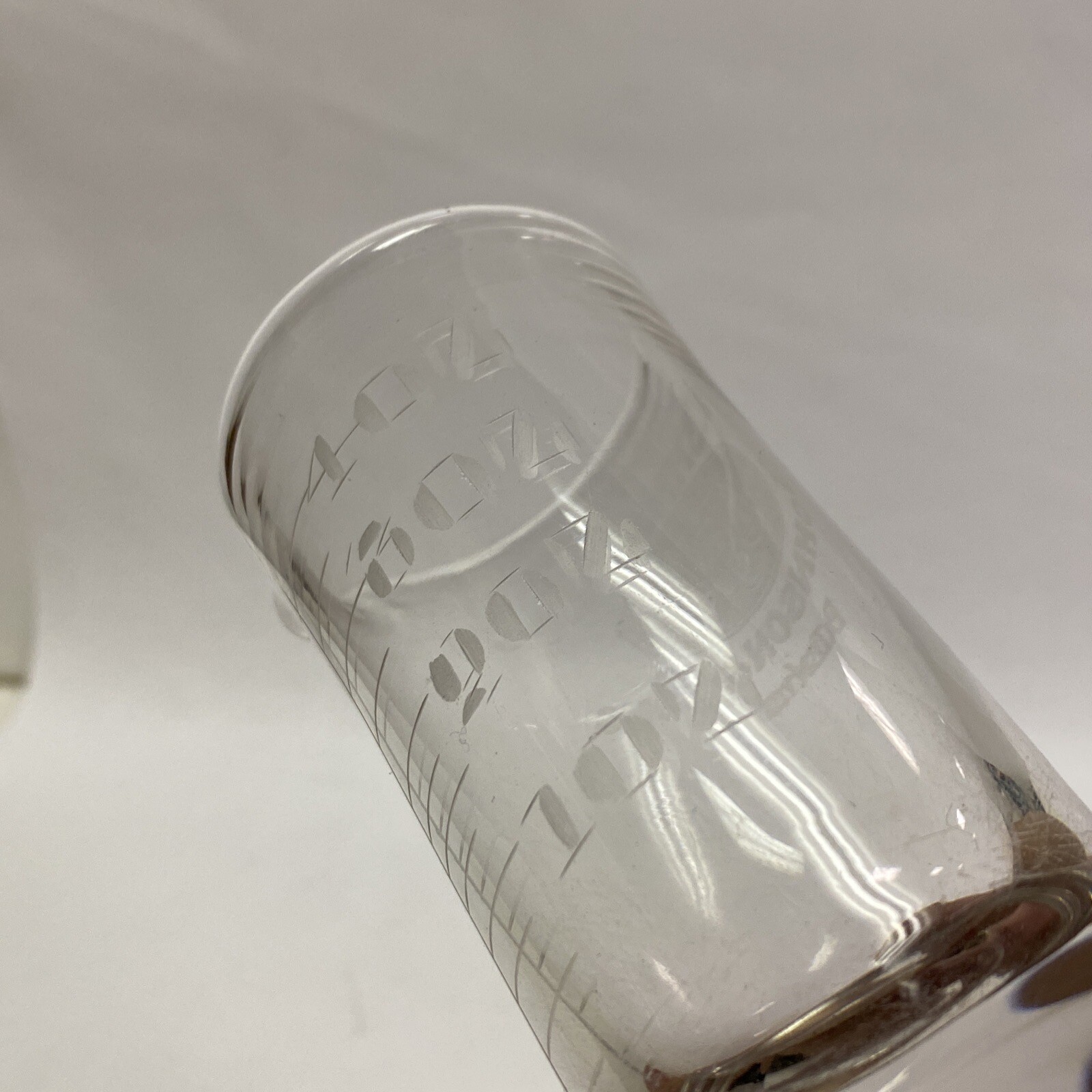 VTG PHARMACY APOTHECARY GLASS BEAKER 4 OZ JOHNSON AND SONS CRUSHMETER MEASURE