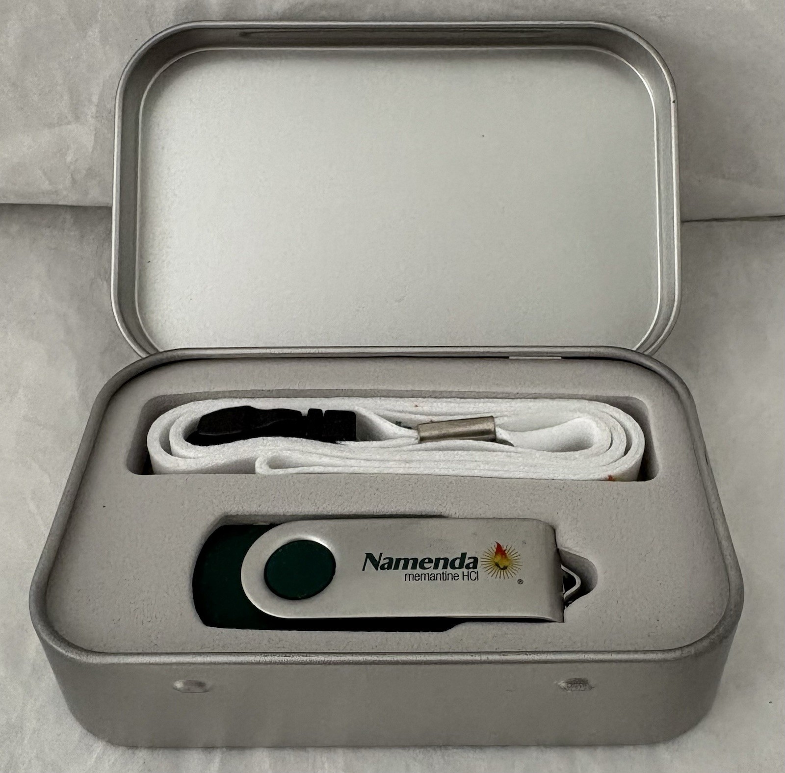 VTG NAMENDA USB FLASH DRIVE + LANYARD SET in METAL TIN PHARMA REP LOGO NEW