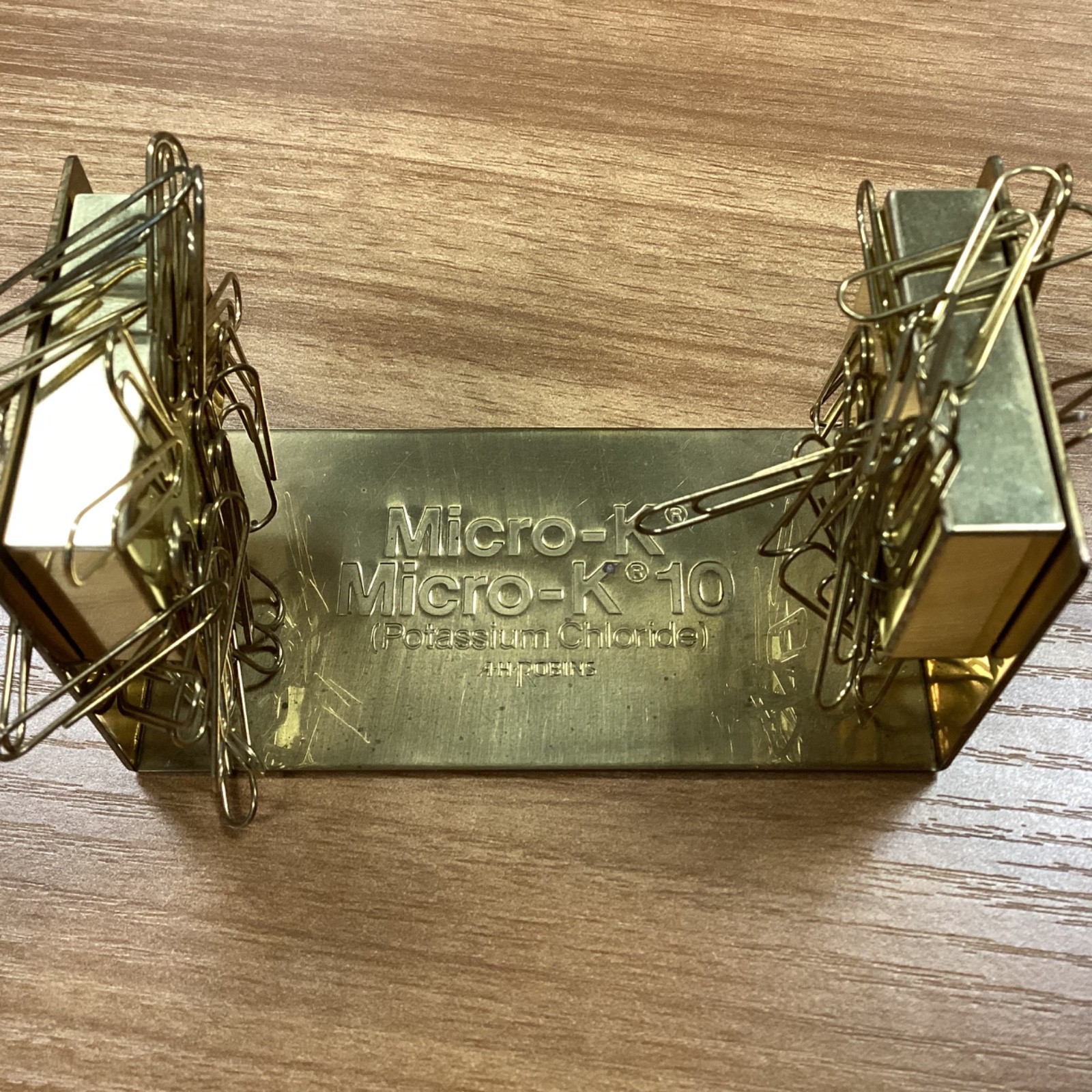 Vtg Micro K Pharmaceutical Rep A. H. Robins Co Magnetic Paper clip Holder RARE
