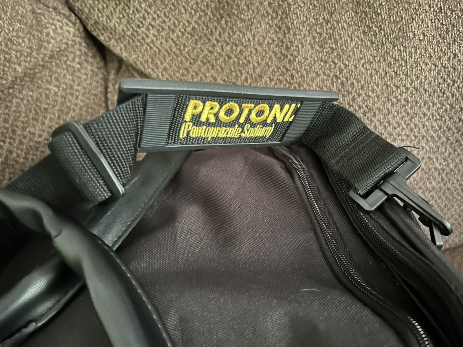 Protonix Pharmacy Drug Rep Large Duffel Travel Bag Luggage – Damaged Strap