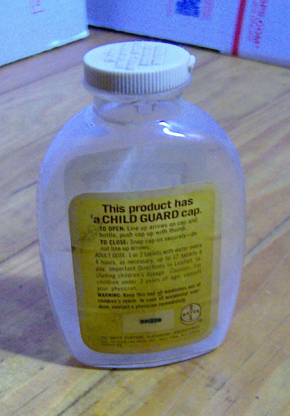 vintage 1970s BAYER pain relief Aspirin pill bottle medical pharmaceutical meds