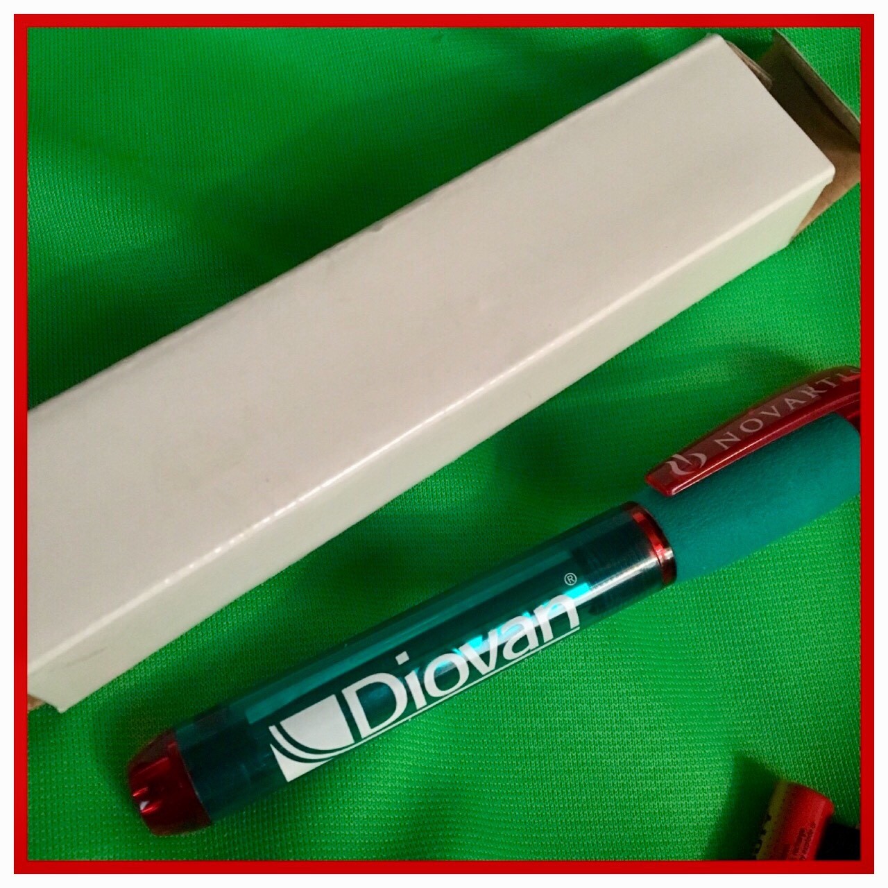 NIB Drug Rep Exam Flashlight Pen Light DIOVAN HCT TEAL Red GRIP w/ Batteries!