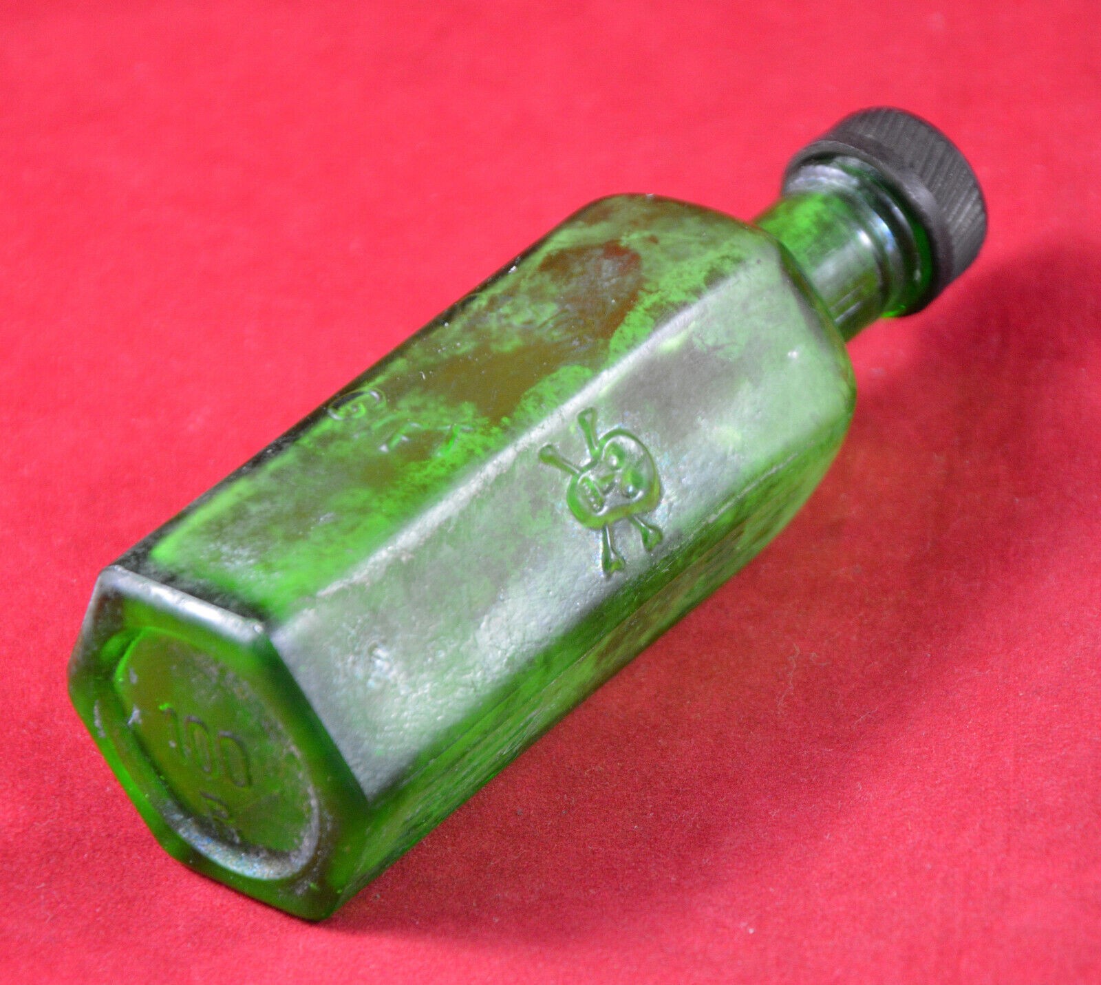 ANTIQUE OLD POISON GERMAN BOTTLE GREEN GLASS DEATH HEAD SKULL CROSSBONES Rare