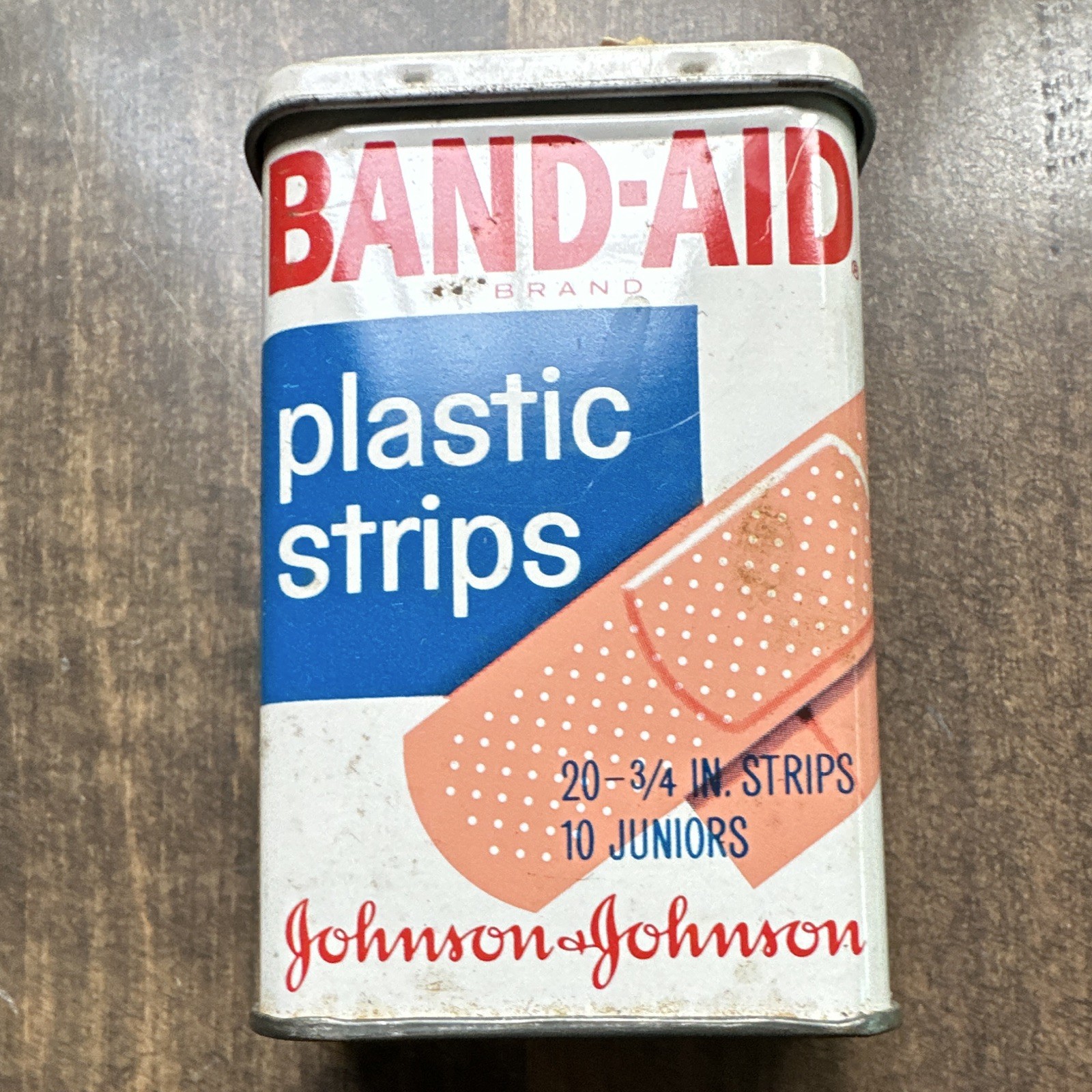 Band-Aid Brand Plastic Strips Johnson & Johnson Metal Tin Box 20 3/4 in.
