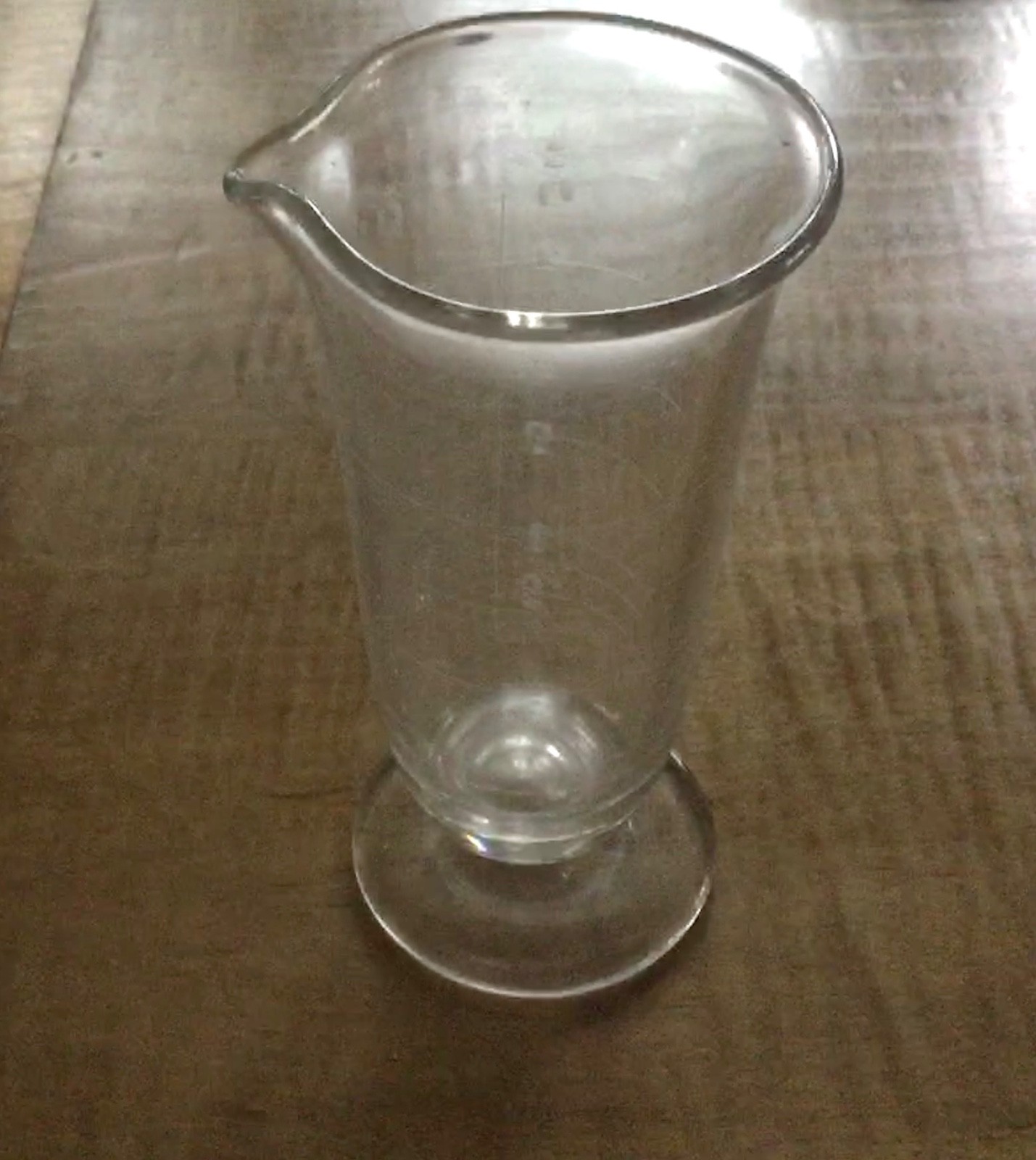Clear Glass GRADUATED CYLINDER – FGC pharmacy drug store tulip shape 5.5in
