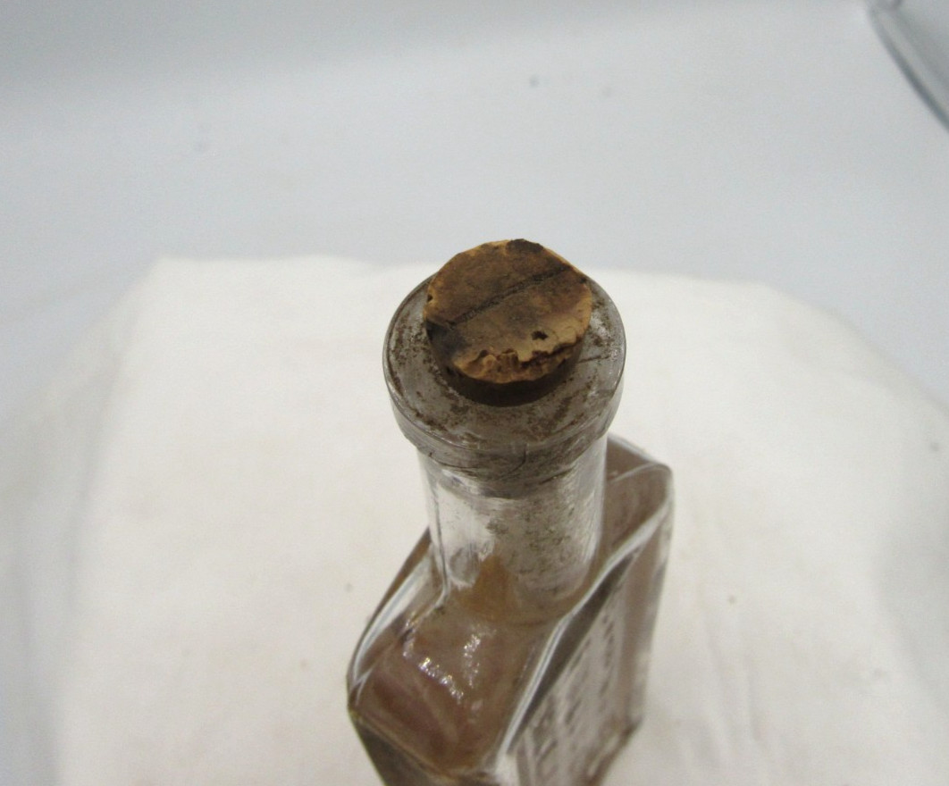 BW – 1900’s Foley’s Honey & Tar Foley & Co Chicago USA 5 3/8″ Clear Medicine Bot