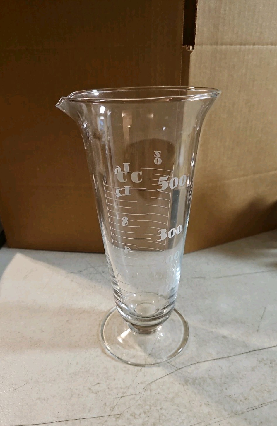 Vintage Glass Etched Apothecary Pharmacy Measuring Beaker Graduated 500cc 16oz
