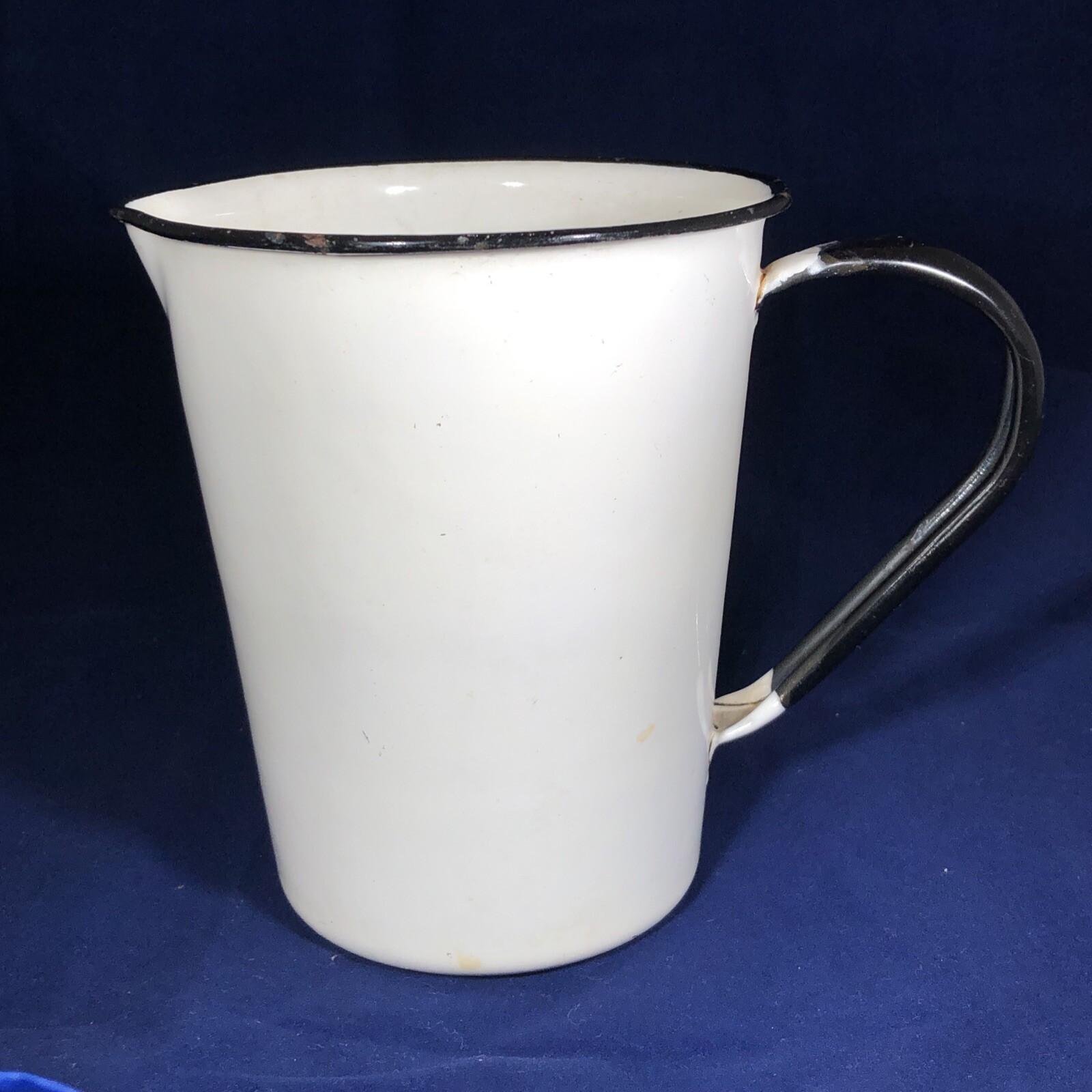 Vintage White Enamel Large 32 Oz 1000 CC Pharmacy Chemical Measuring Cup Pitcher