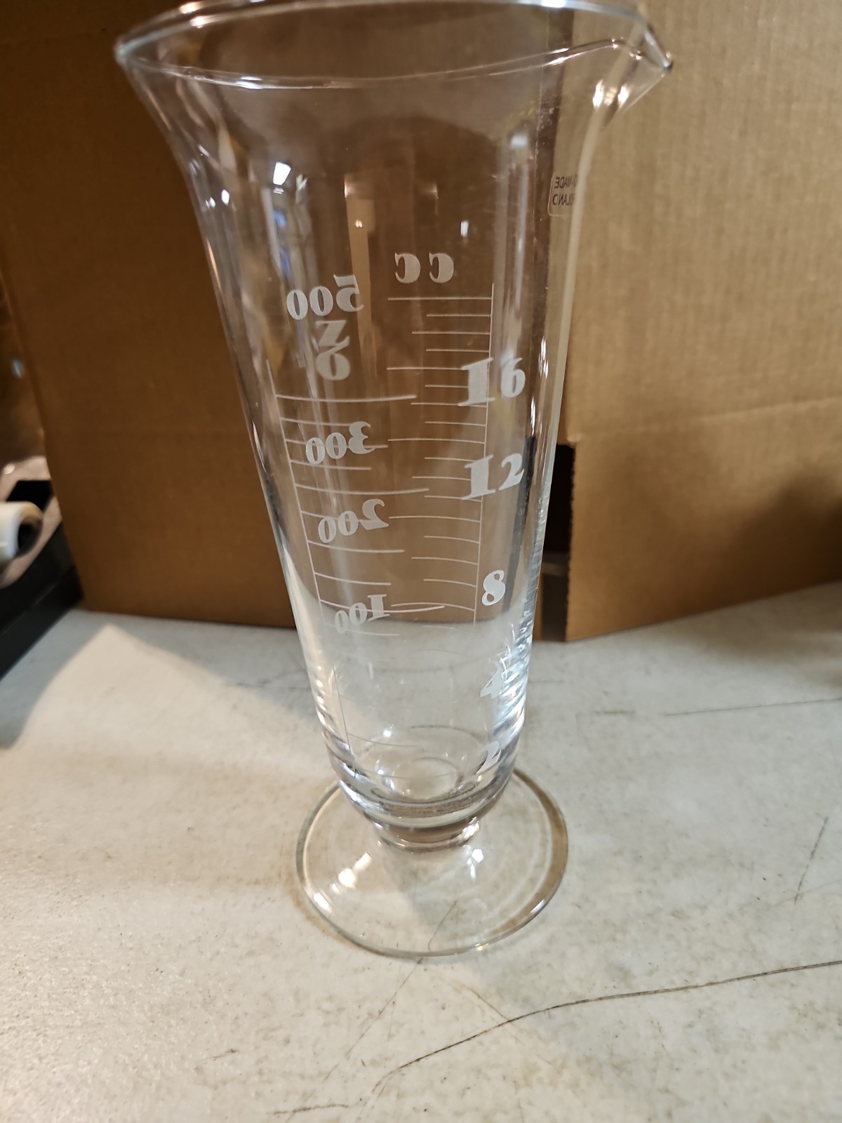 Vintage Glass Etched Apothecary Pharmacy Measuring Beaker Graduated 500cc 16oz