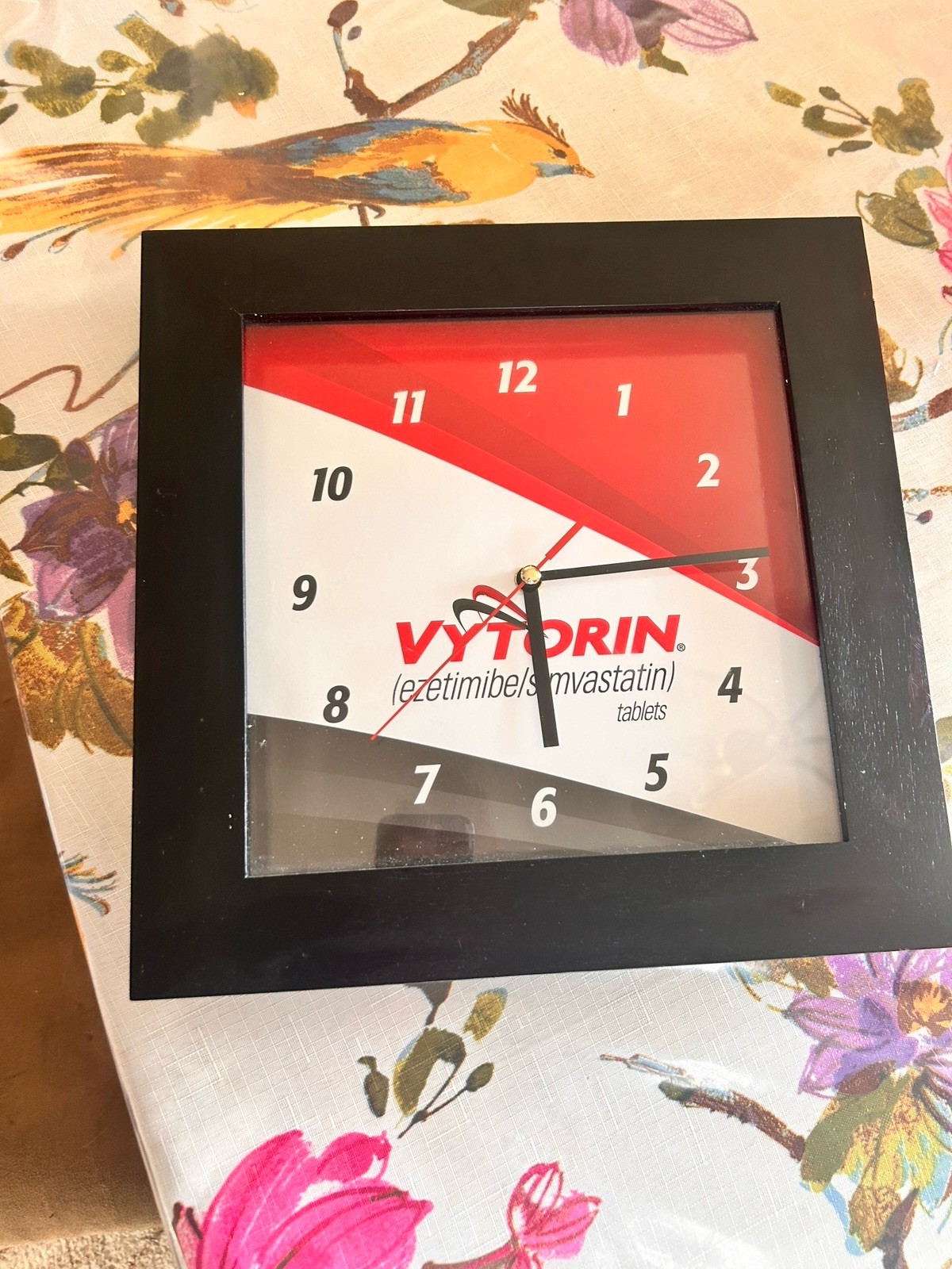 VTG Pharmaceutical Rep Vytorin Clock Cholesterol Prescription Drug Glass Wood