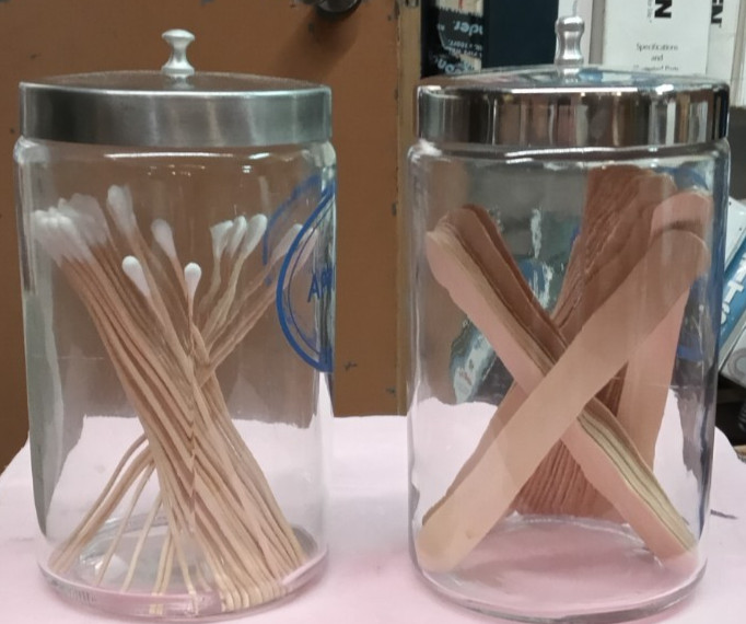 SET OF GLASS SUNDRY JARS TYPICALLY USED IN MEDICAL AND DENTAL OFFICE DECORATIONS